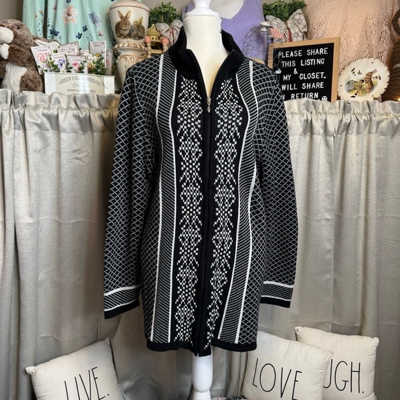 CJ Banks Black and White Zippered Cardigan with Geometric Pattern 1X - Picture 3 of 11